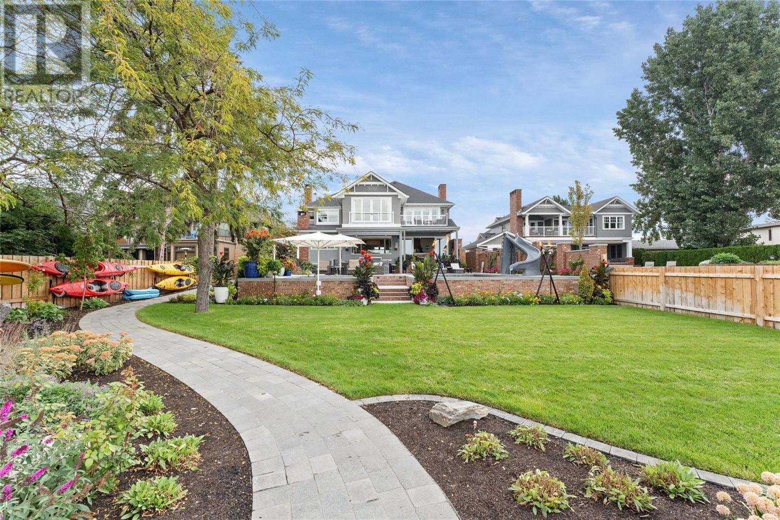 3588 Lakeshore Road