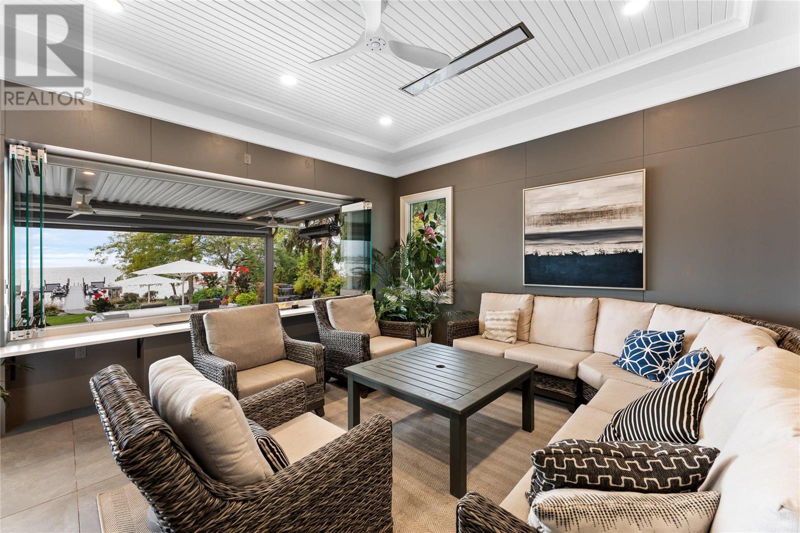 3588 Lakeshore Road