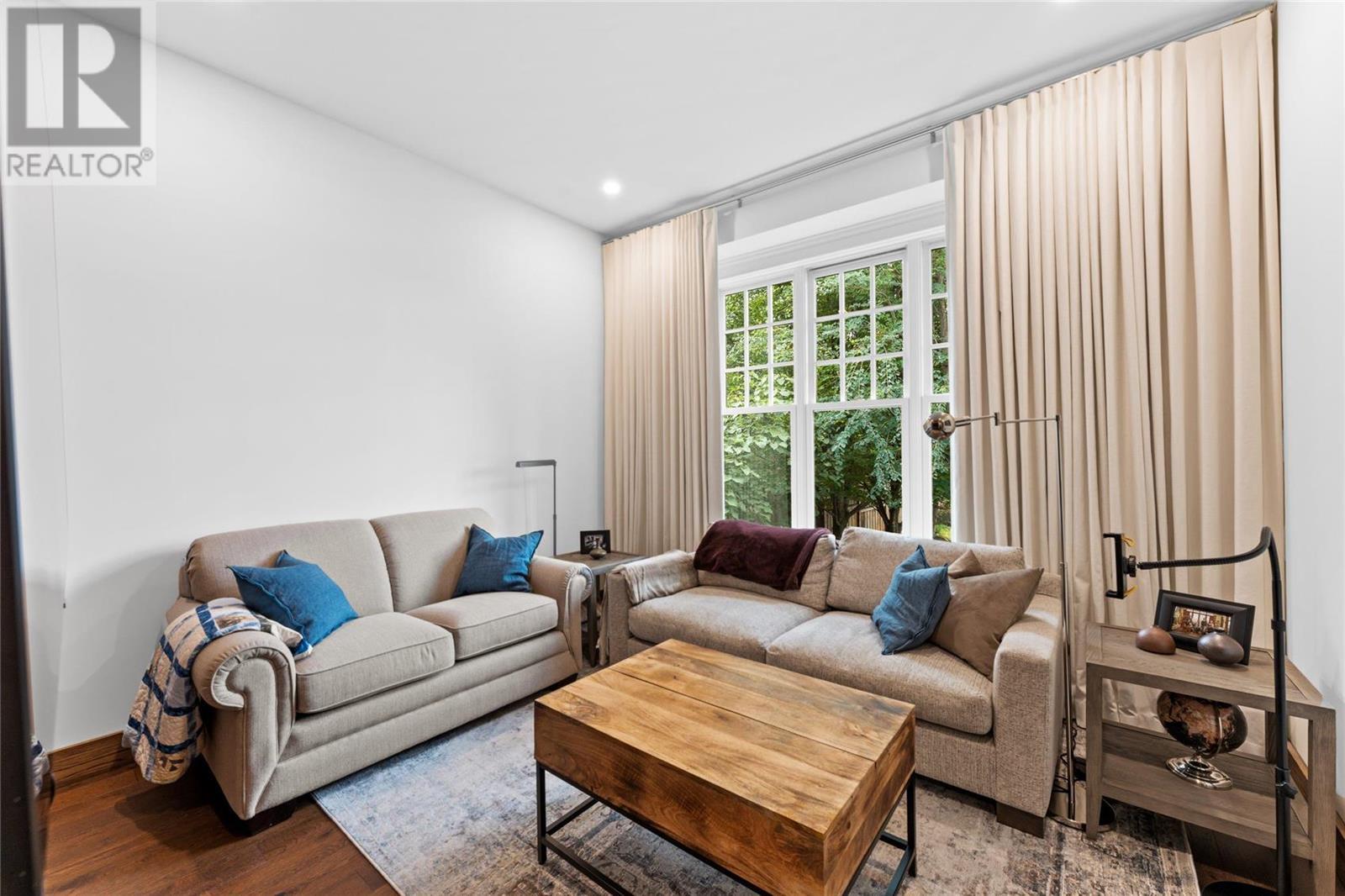 3588 Lakeshore Road