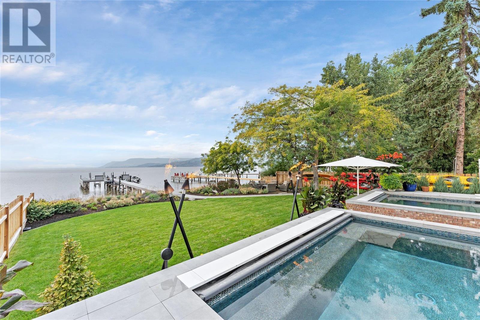 3588 Lakeshore Road