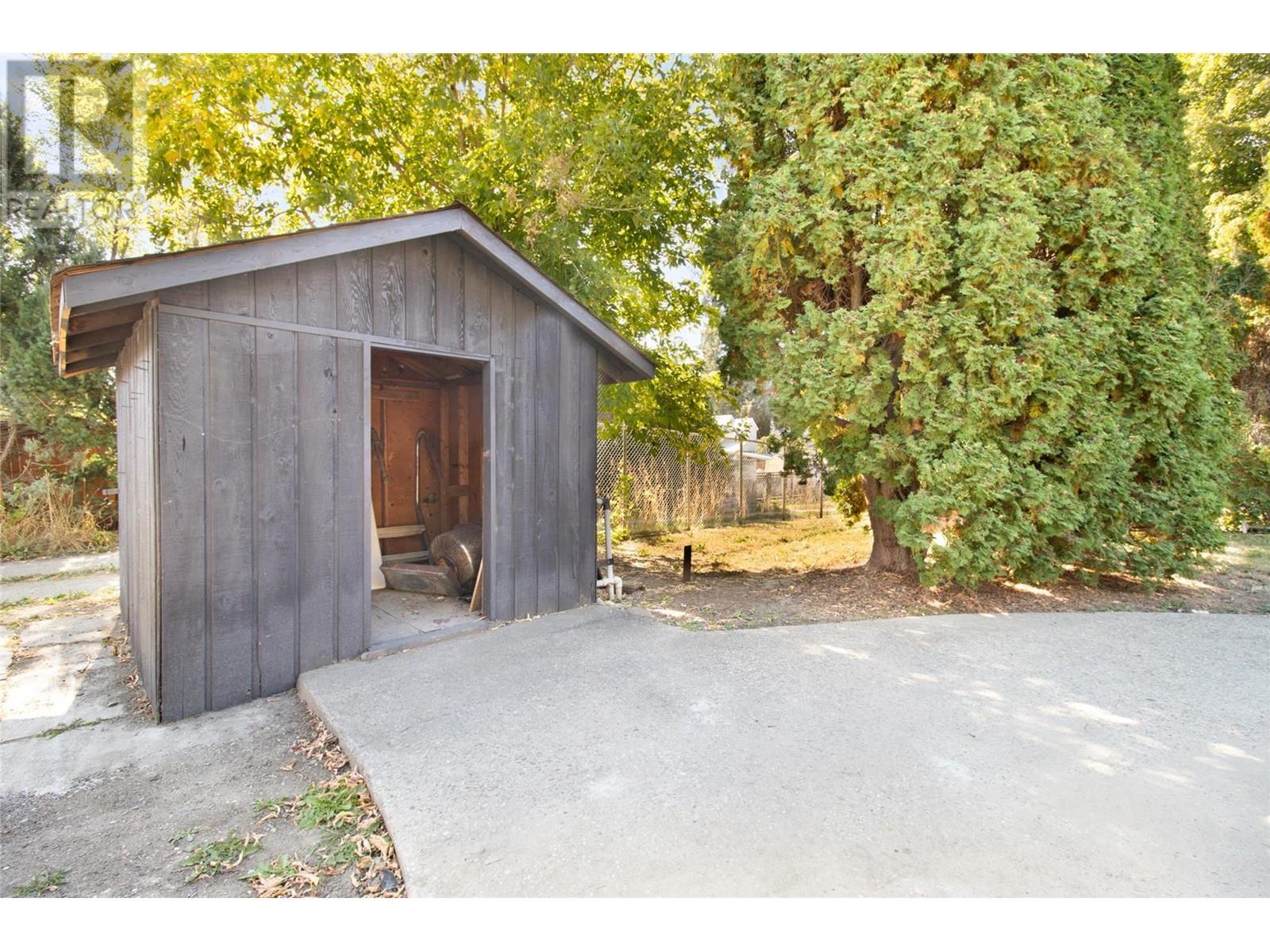 402 Kildonan Avenue