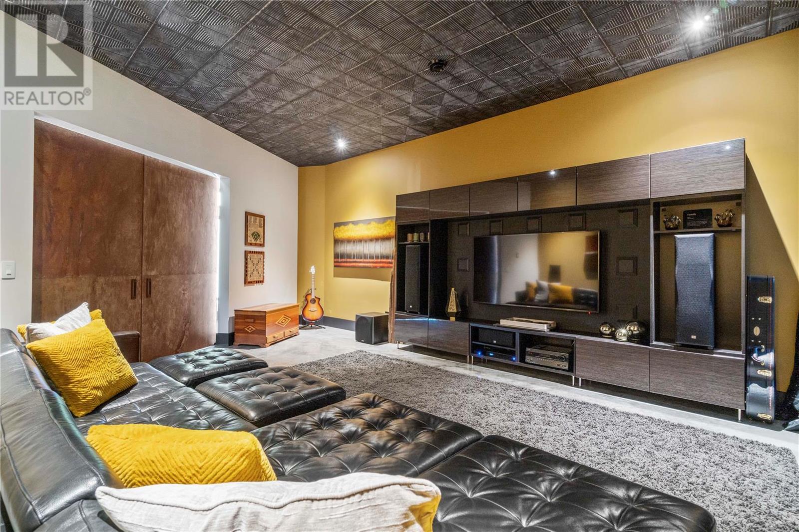 2559 Panoramic Way