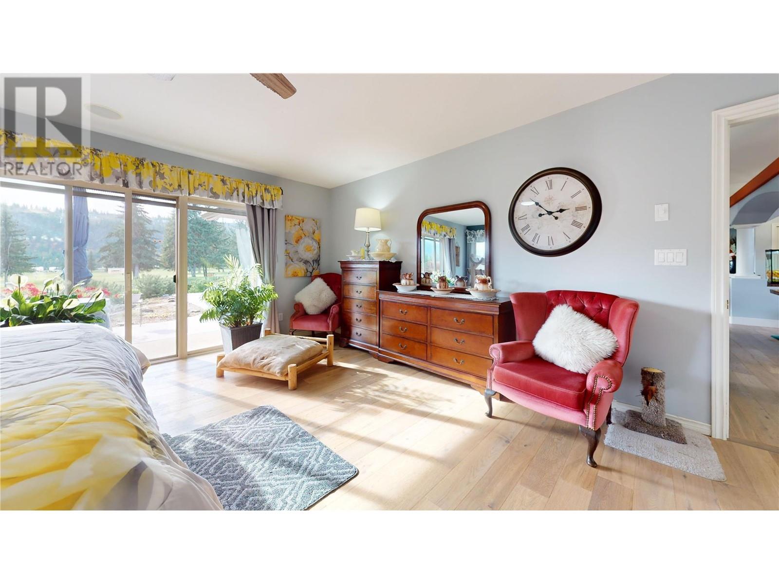 2564 Golf View Crescent