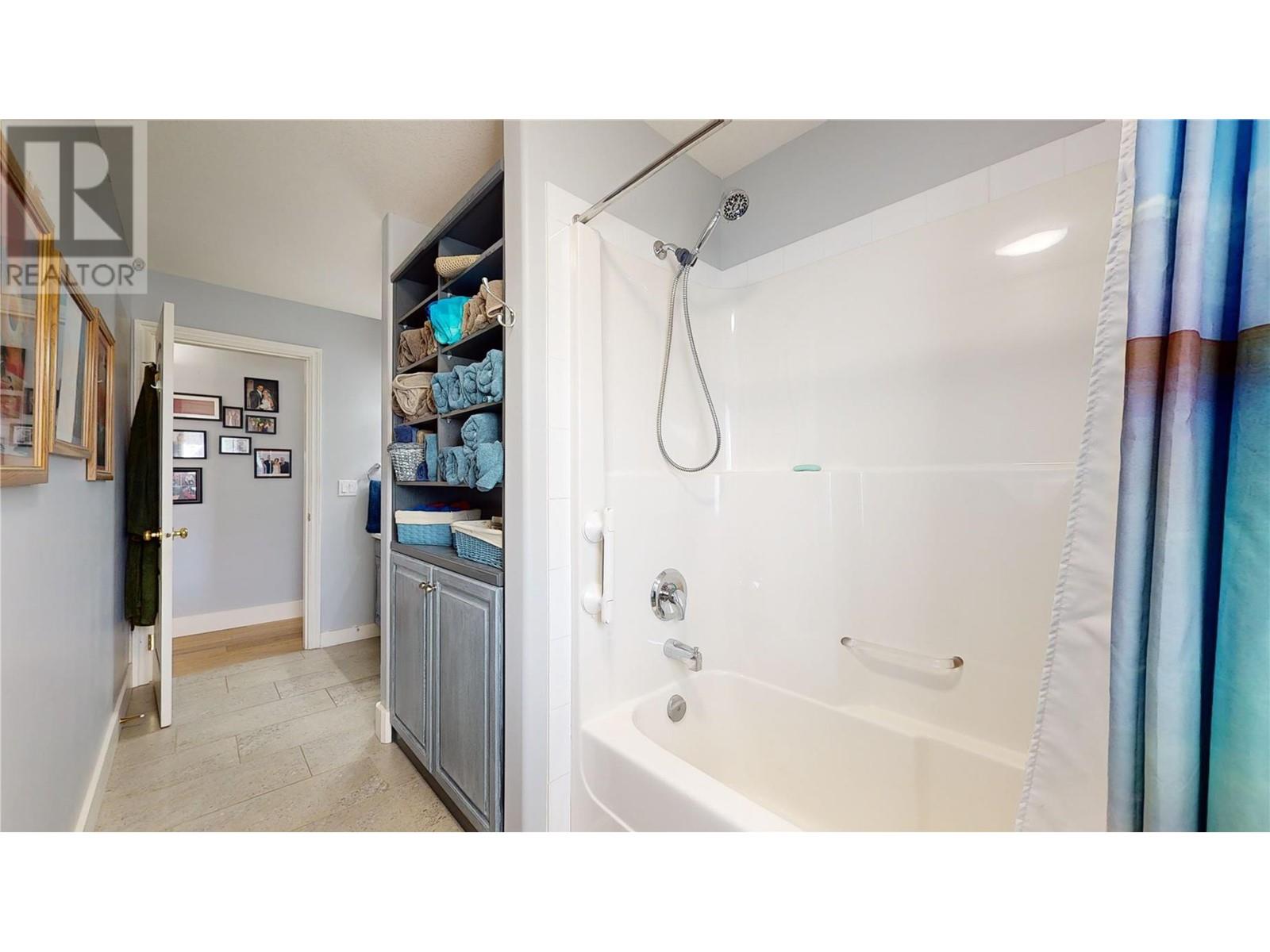 2564 Golf View Crescent