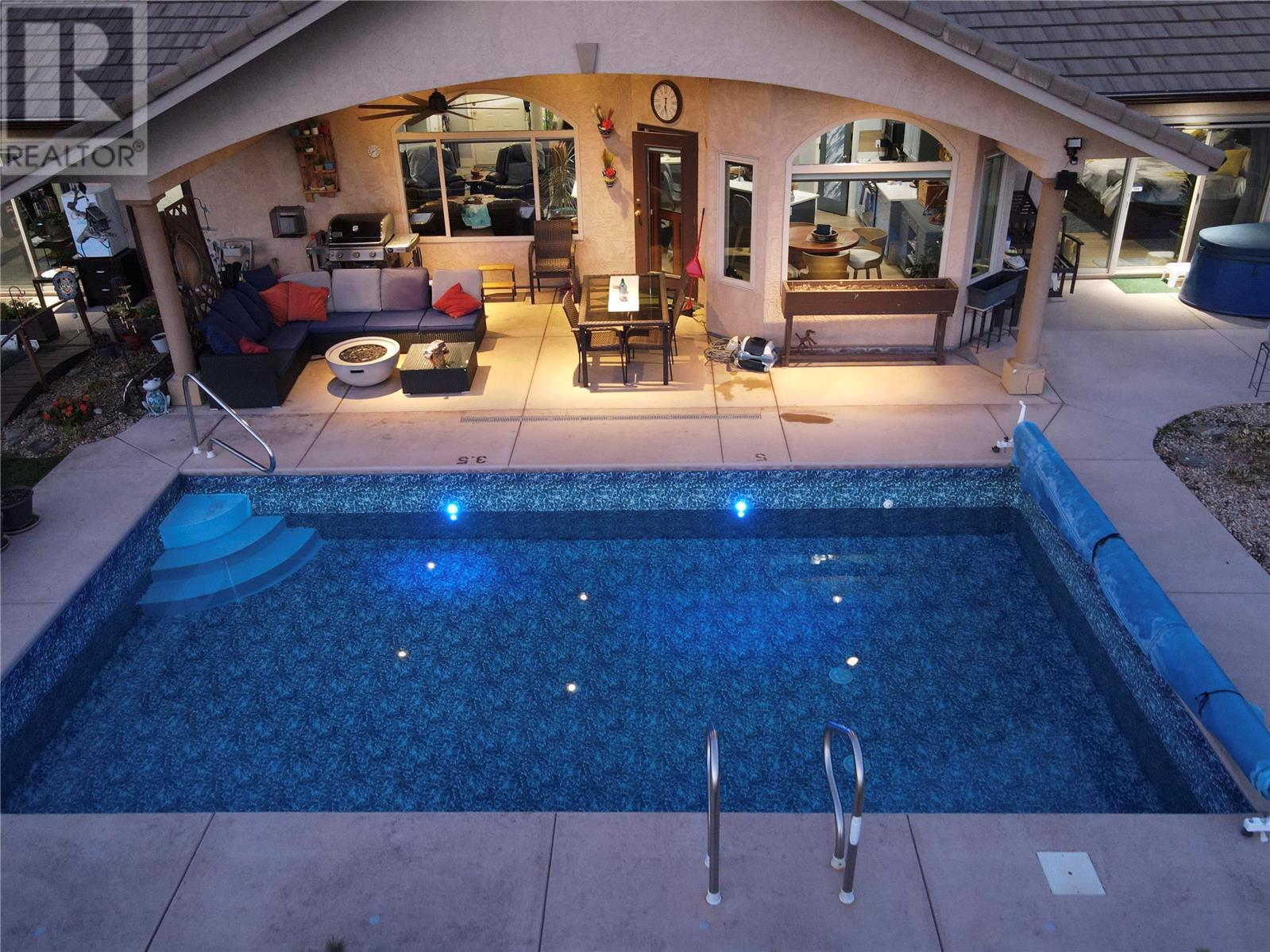 2564 Golf View Crescent