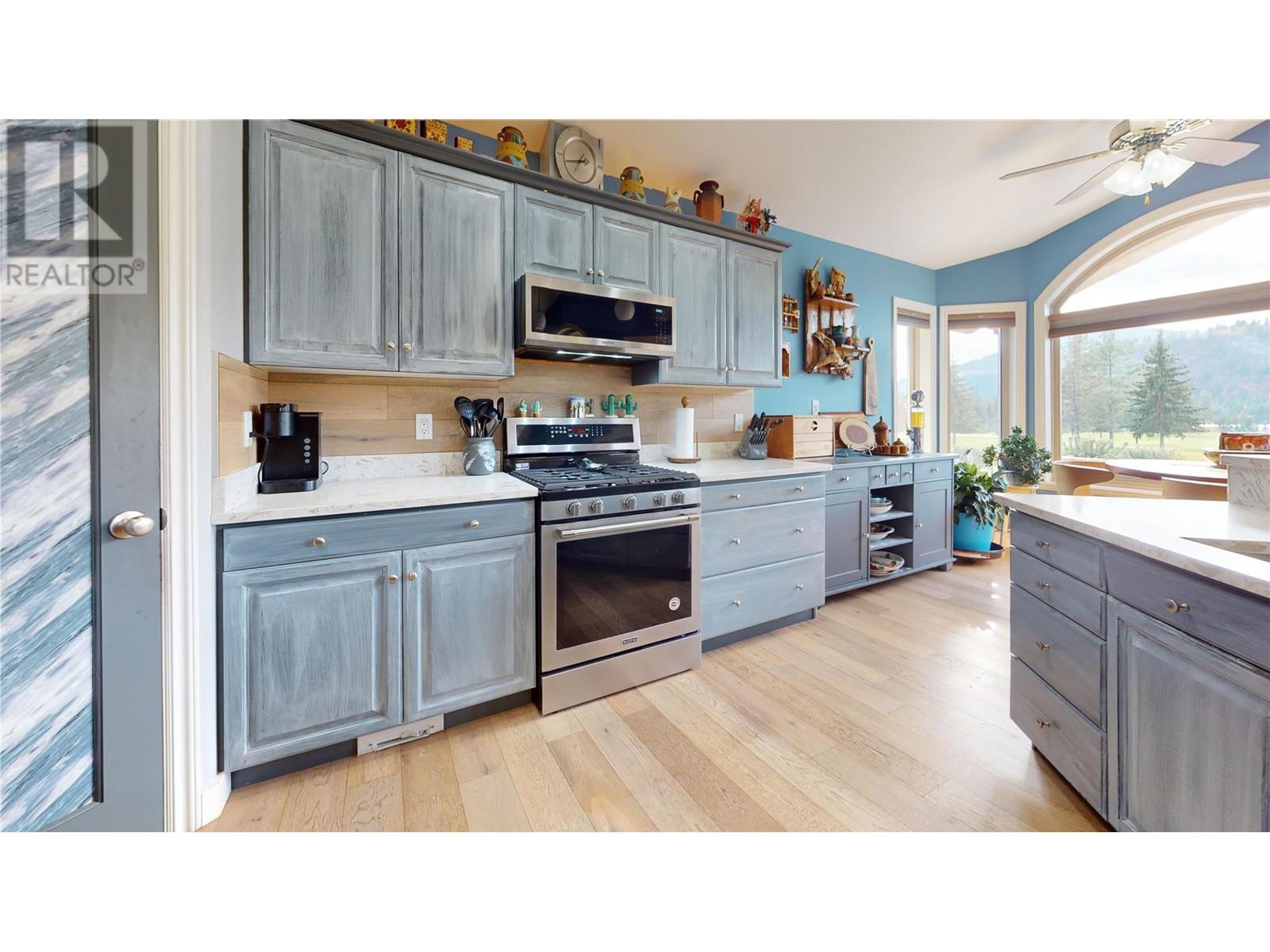 2564 Golf View Crescent