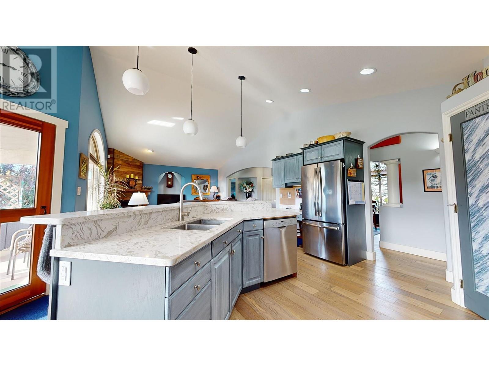 2564 Golf View Crescent