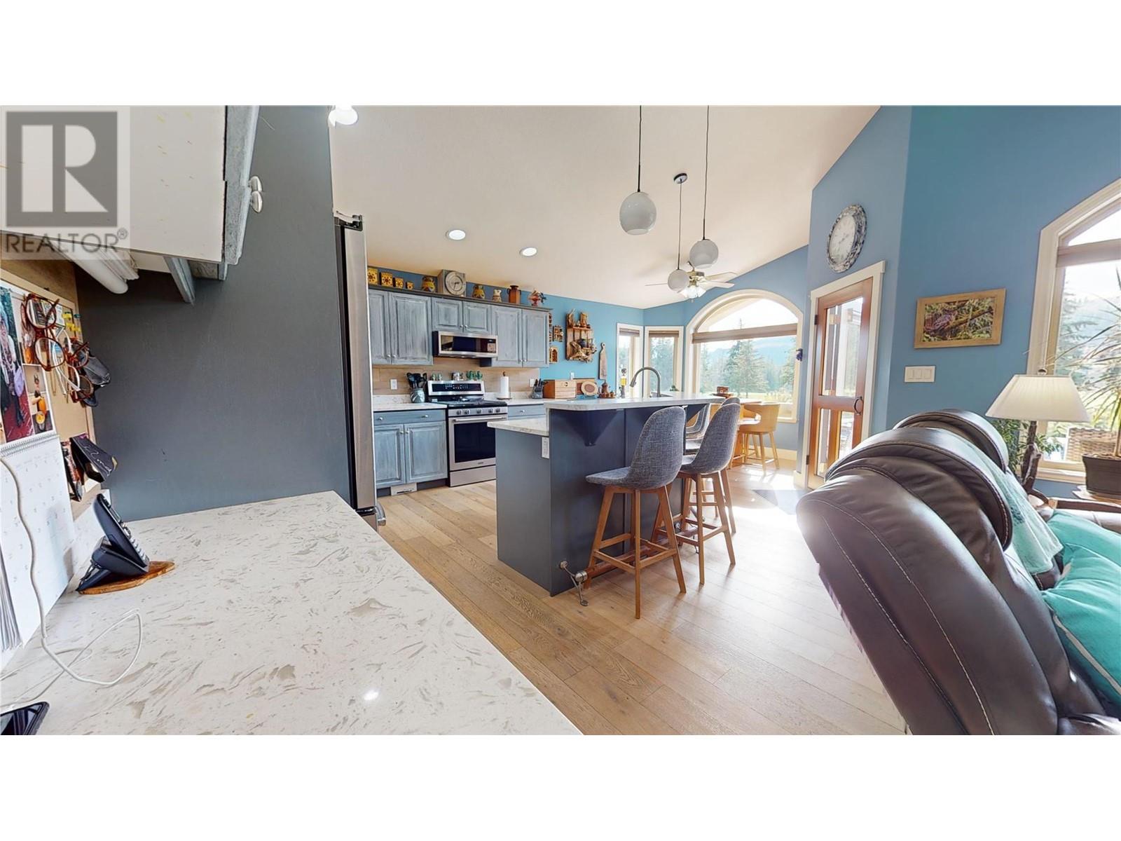 2564 Golf View Crescent