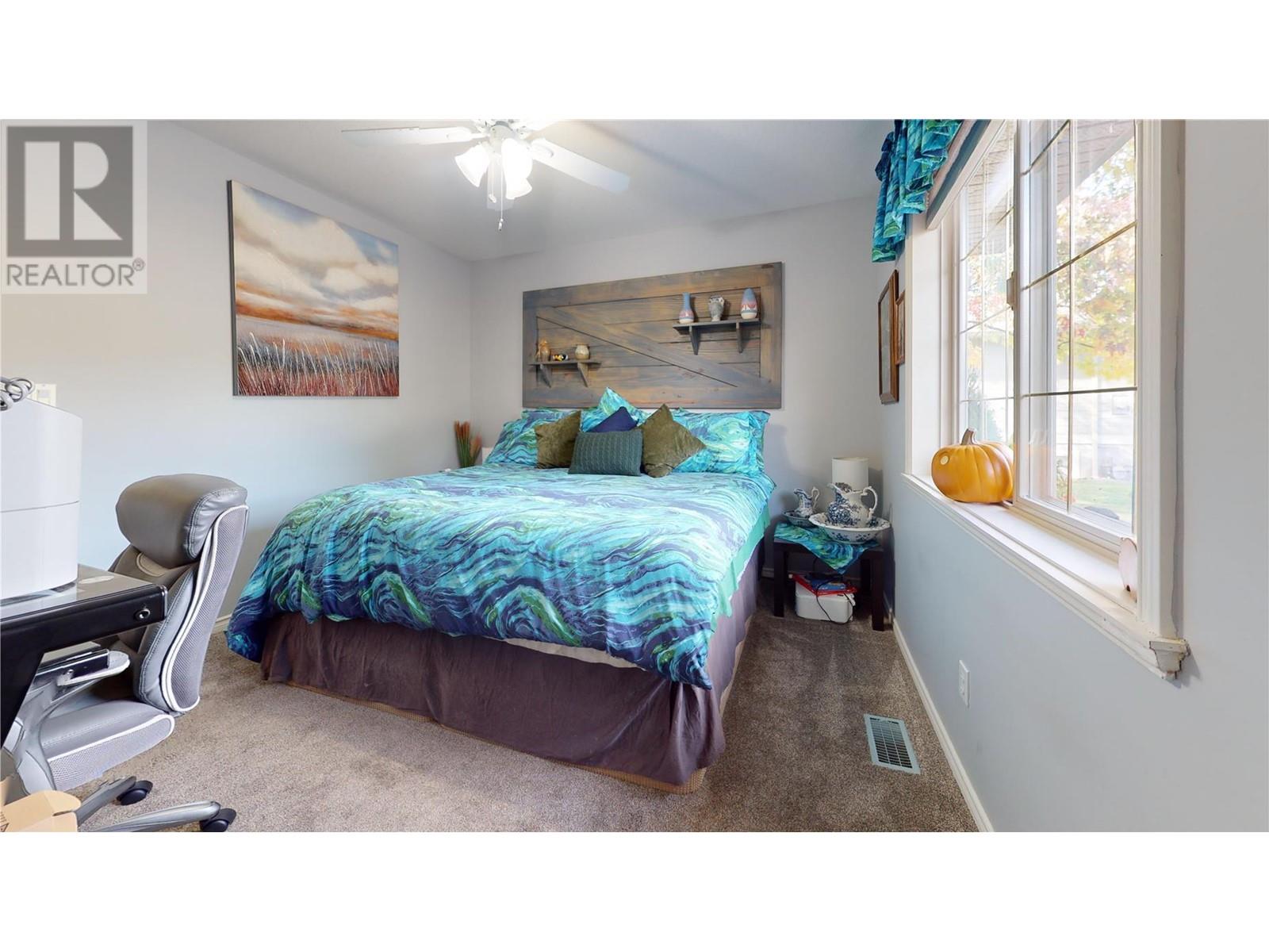 2564 Golf View Crescent