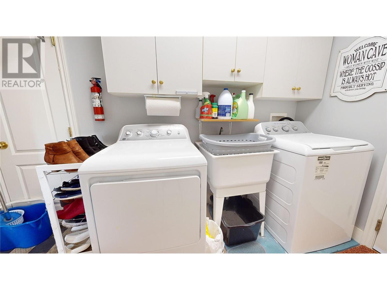 2564 Golf View Crescent