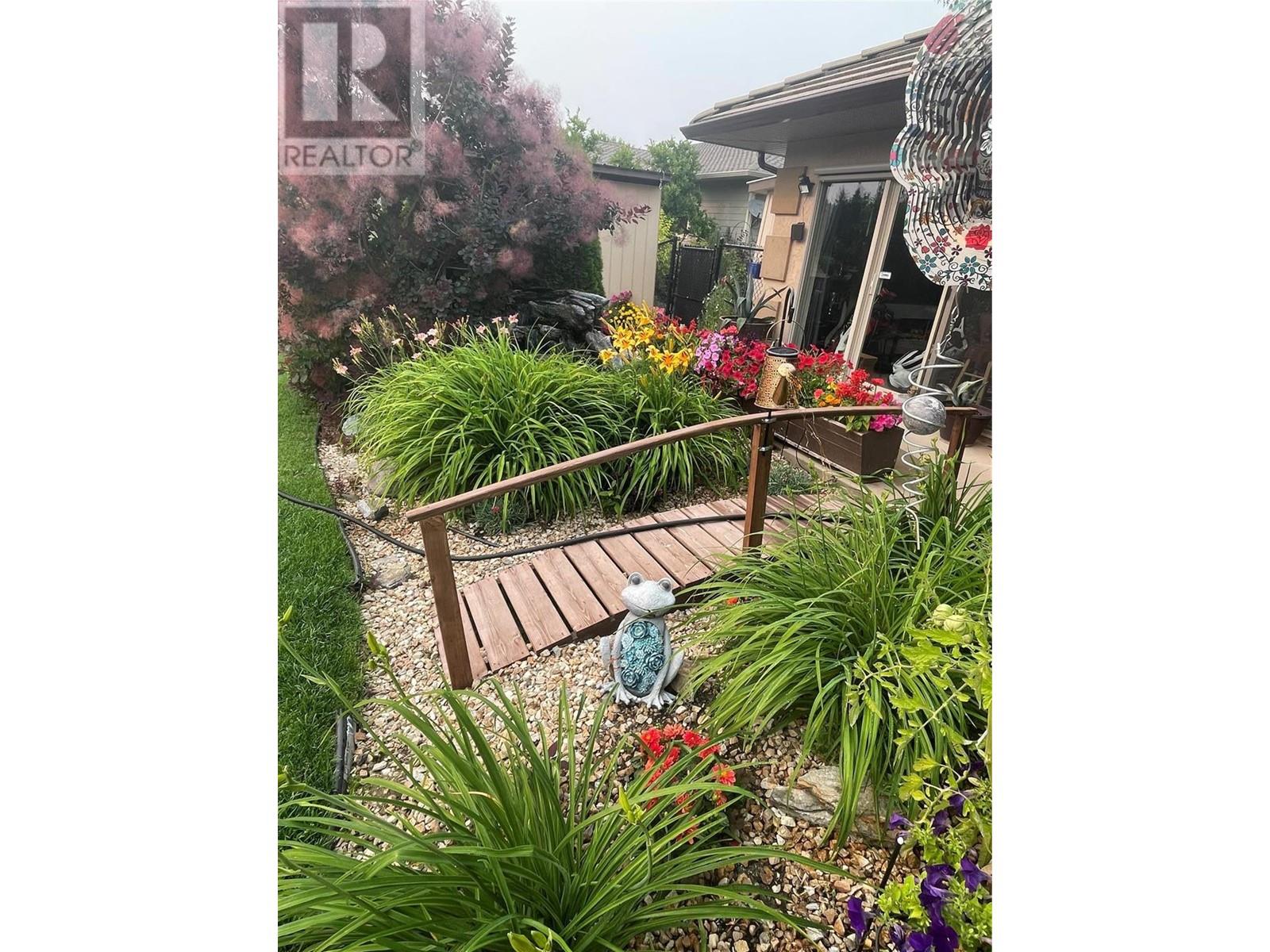 2564 Golf View Crescent