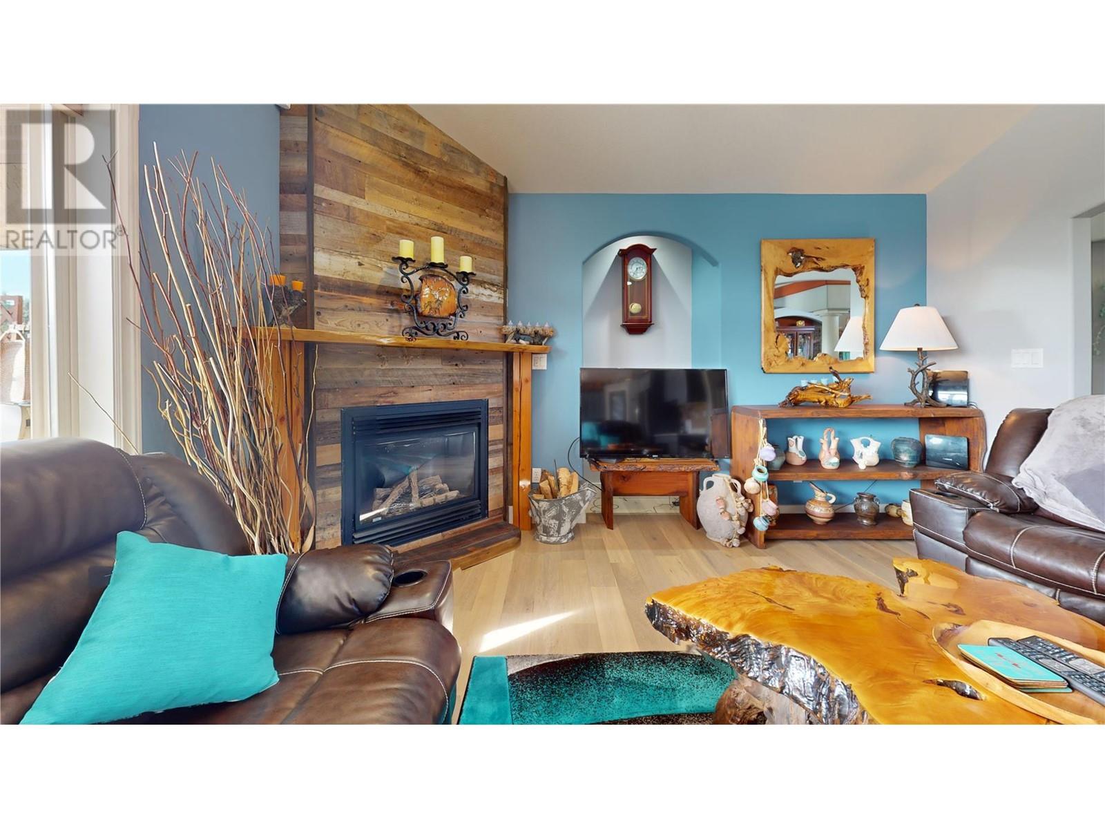 2564 Golf View Crescent