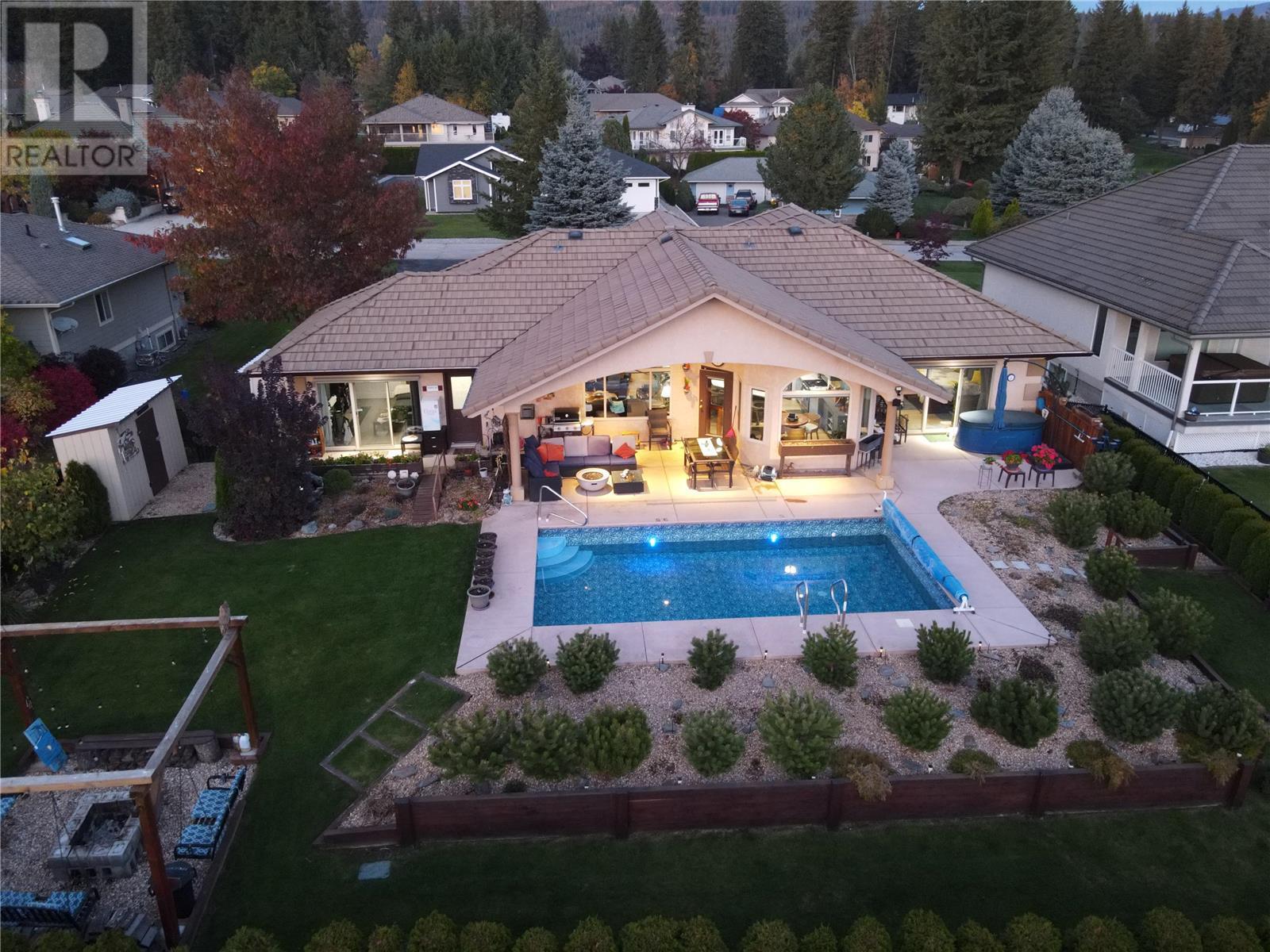 2564 Golf View Crescent