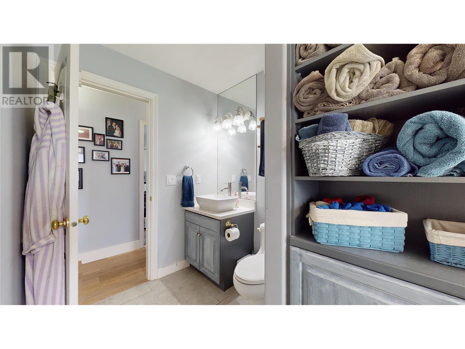 2564 Golf View Crescent