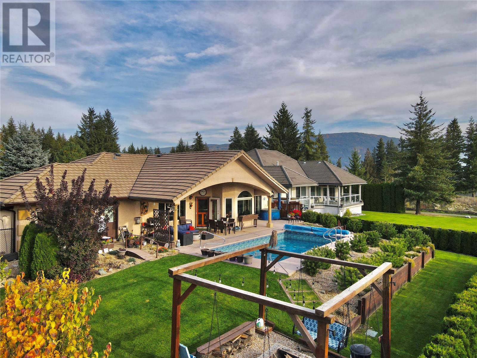 2564 Golf View Crescent