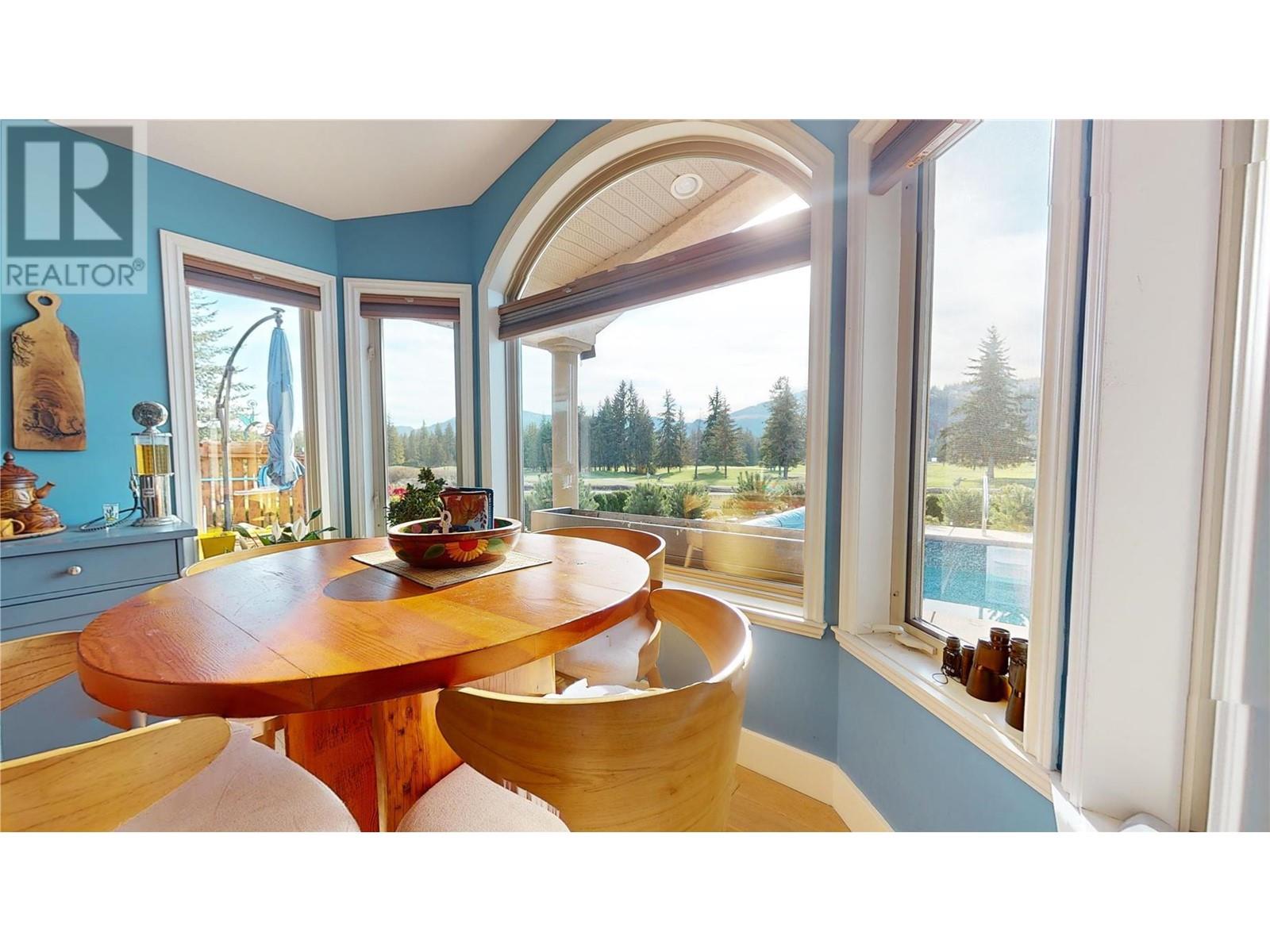 2564 Golf View Crescent