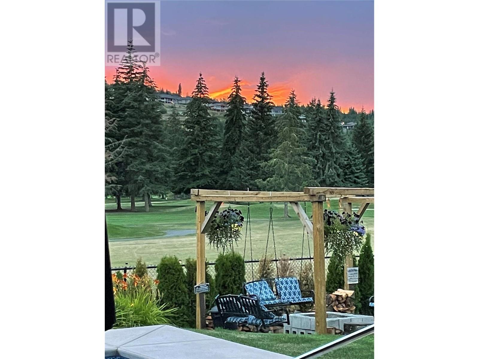 2564 Golf View Crescent