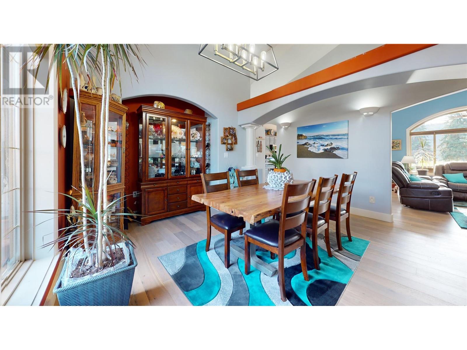 2564 Golf View Crescent
