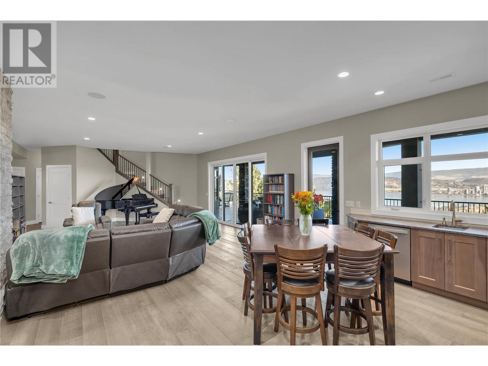 1813 Diamond View Drive