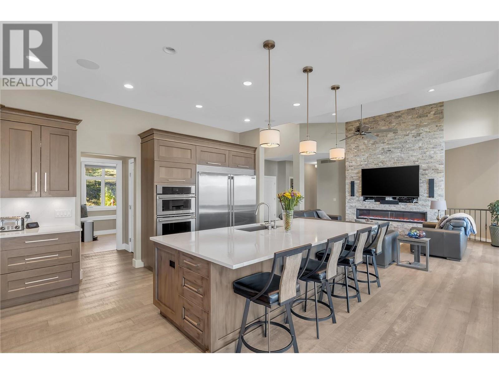 1813 Diamond View Drive