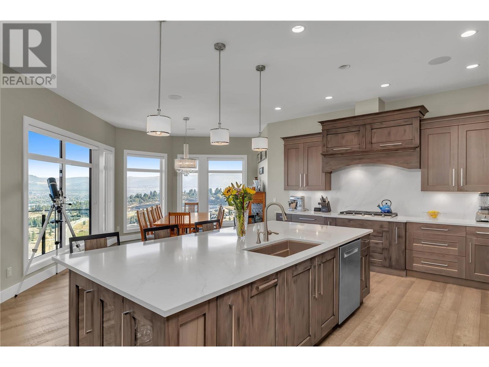 1813 Diamond View Drive