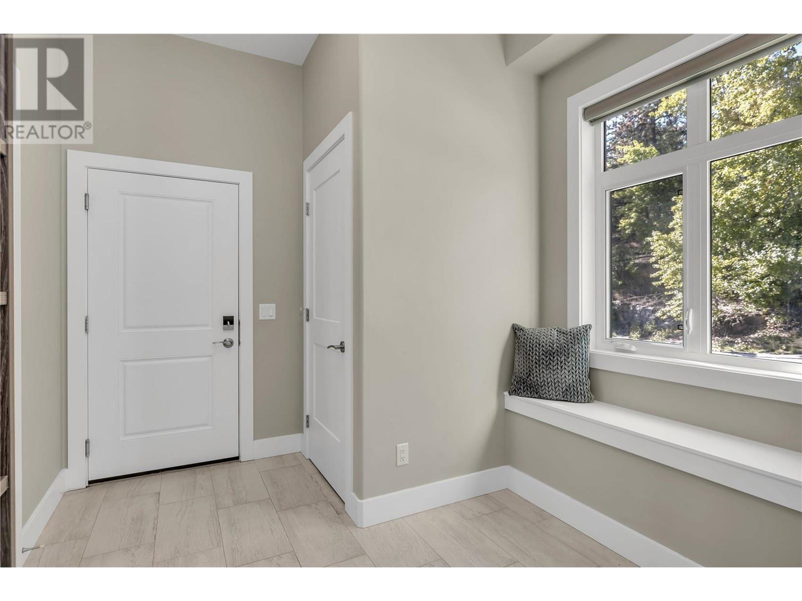 1813 Diamond View Drive