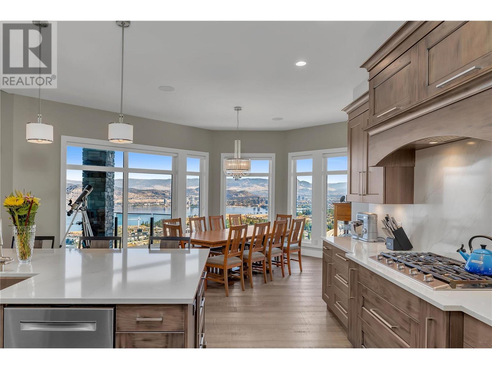1813 Diamond View Drive