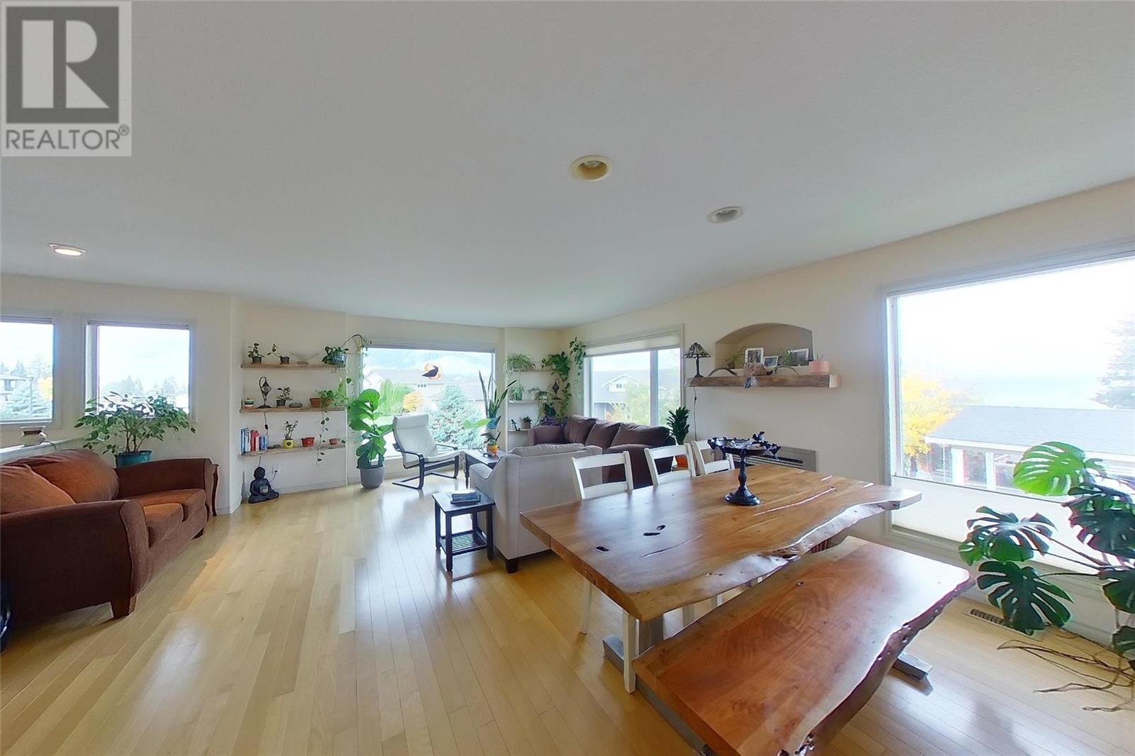 1920 13 Street SE
