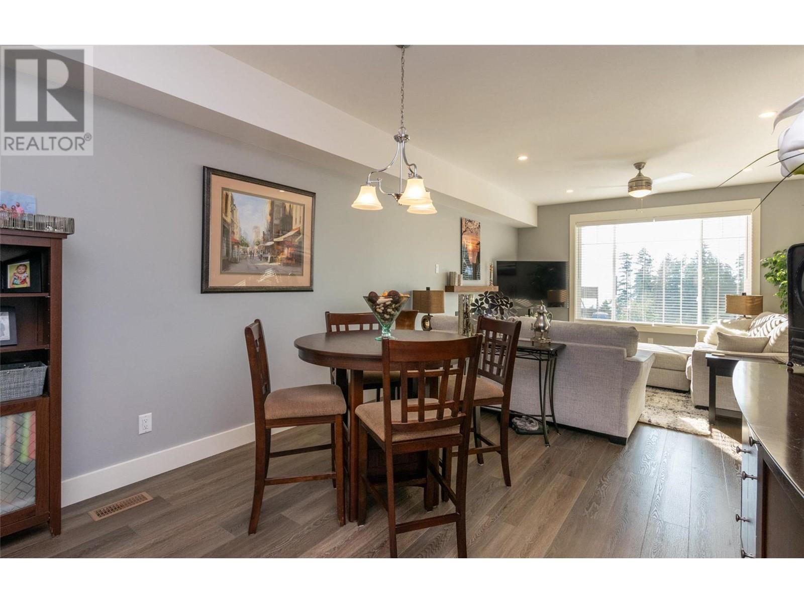 1910 11 Avenue NE Unit# 10, #10