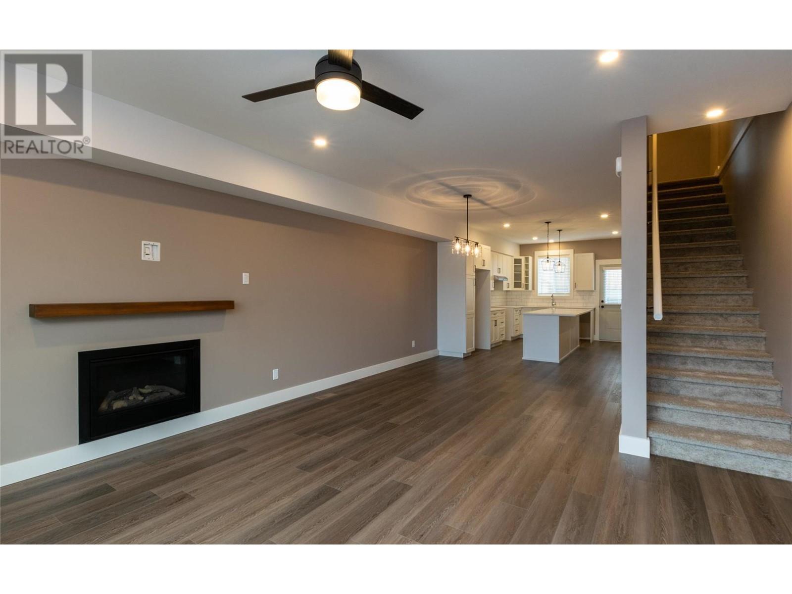 1910 11 Avenue NE Unit# 10, #10