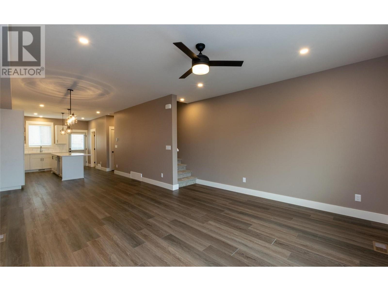 1910 11 Avenue NE Unit# 10, #10