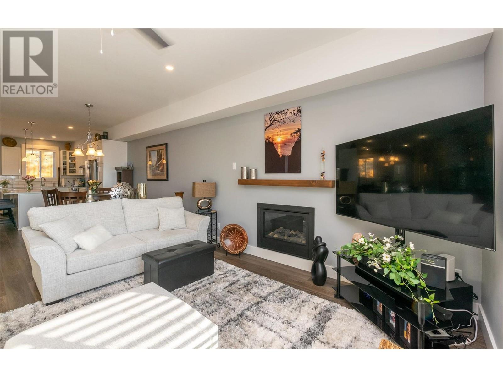 1910 11 Avenue NE Unit# 10, #10