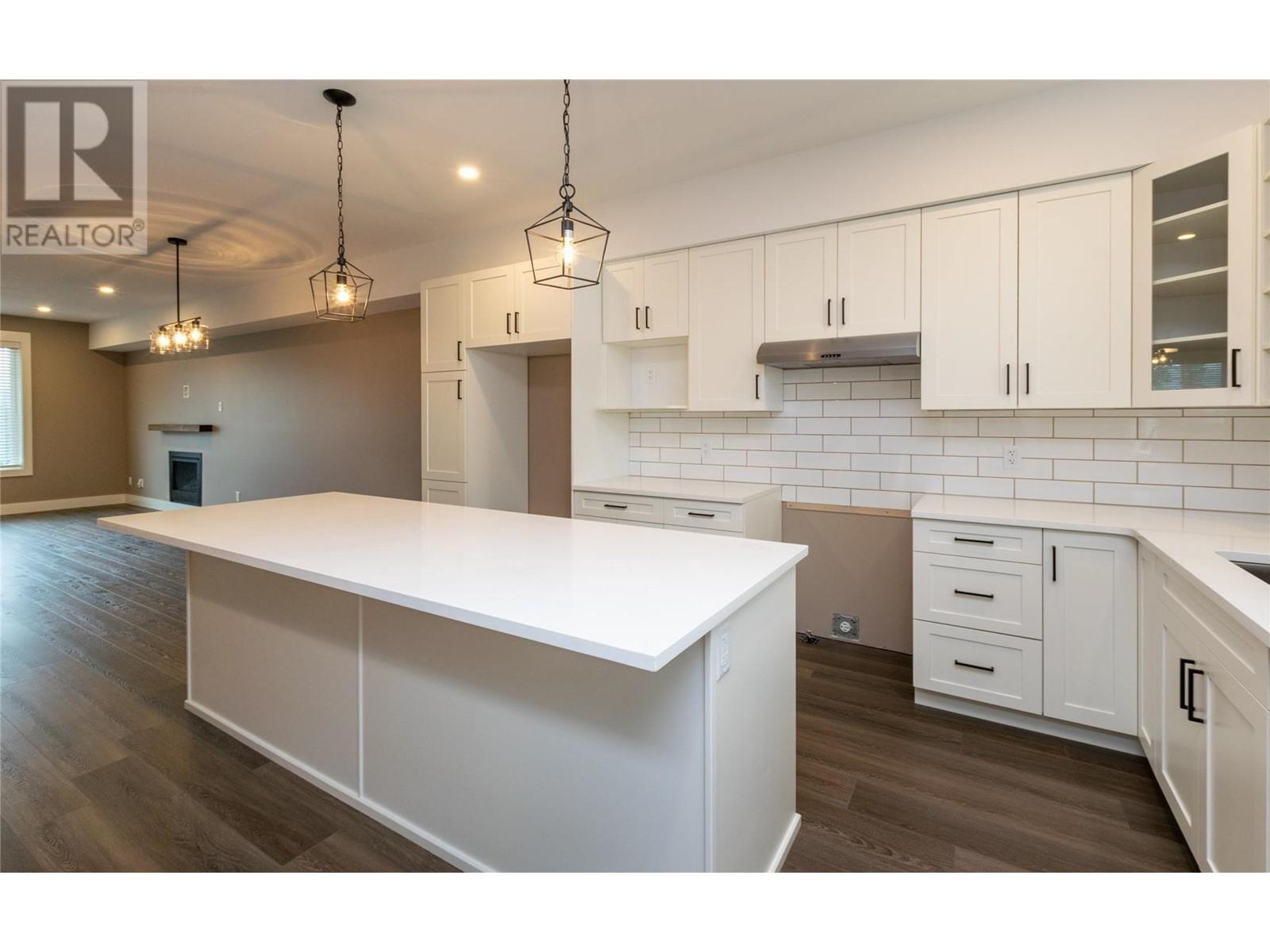 1910 11 Avenue NE Unit# 10, #10