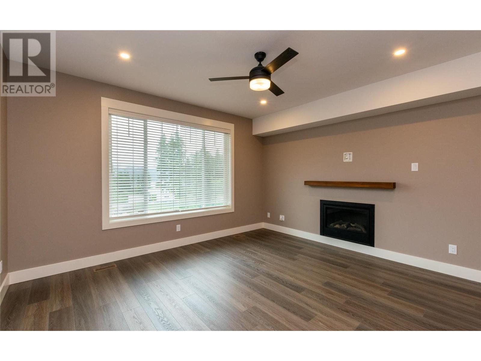 1910 11 Avenue NE Unit# 10, #10