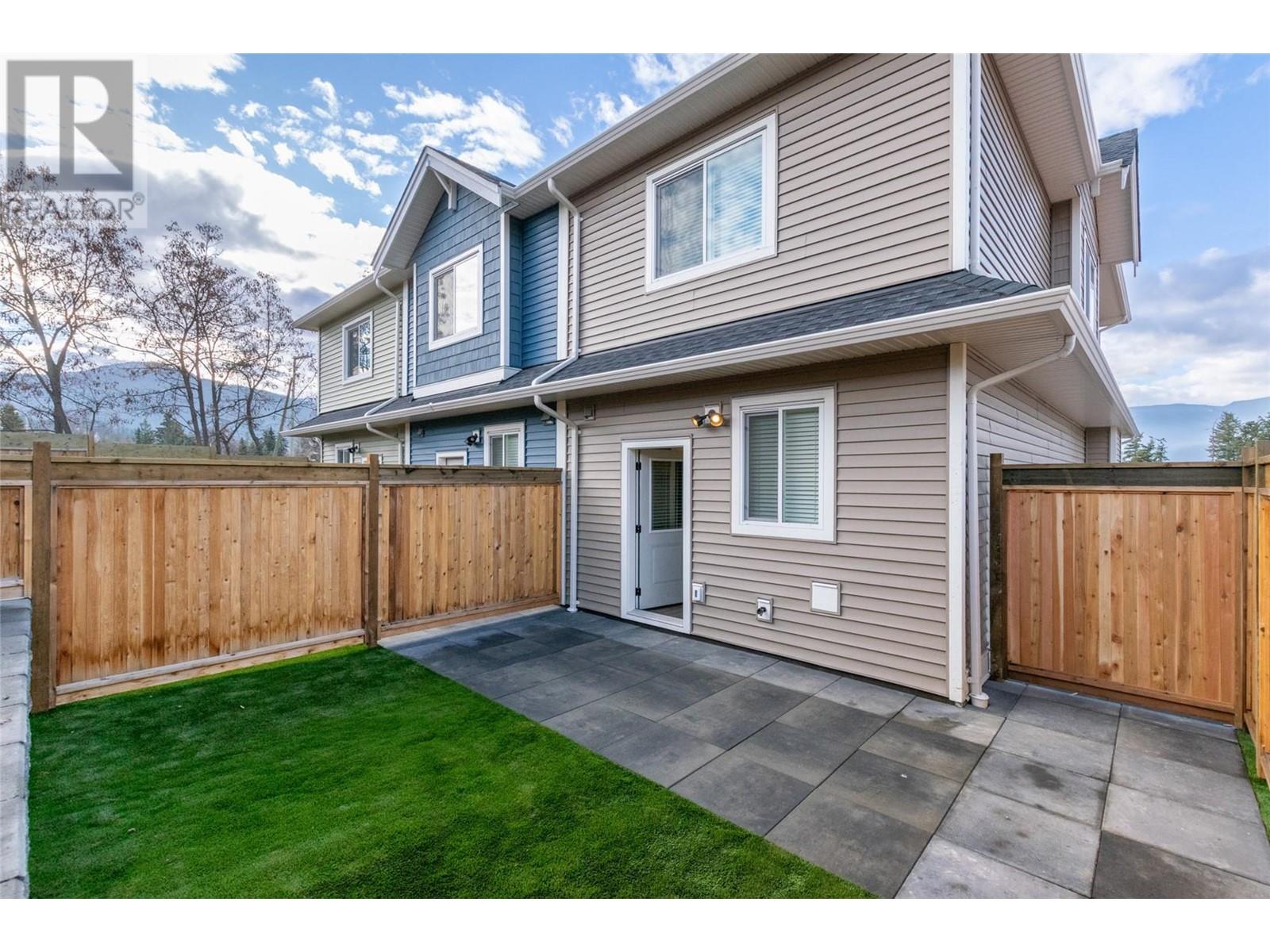 1910 11 Avenue NE Unit# 10, #10