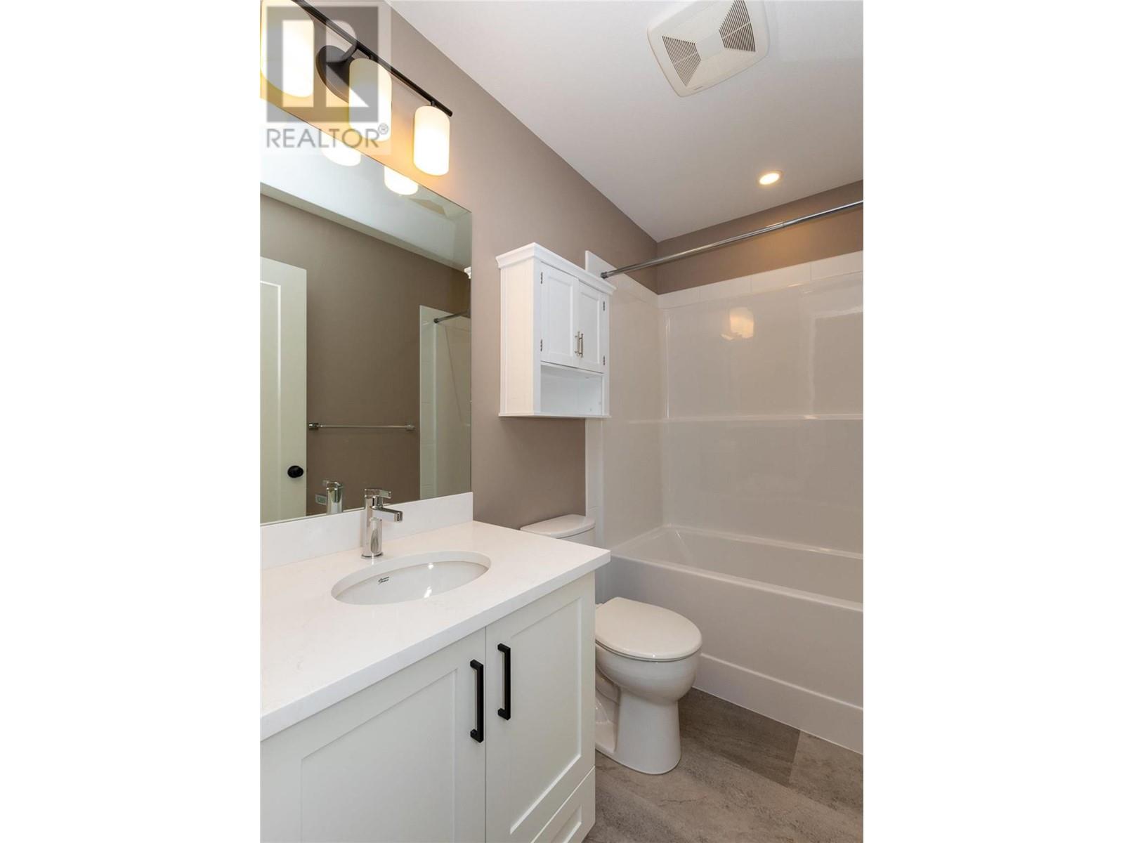 1910 11 Avenue NE Unit# 10, #10