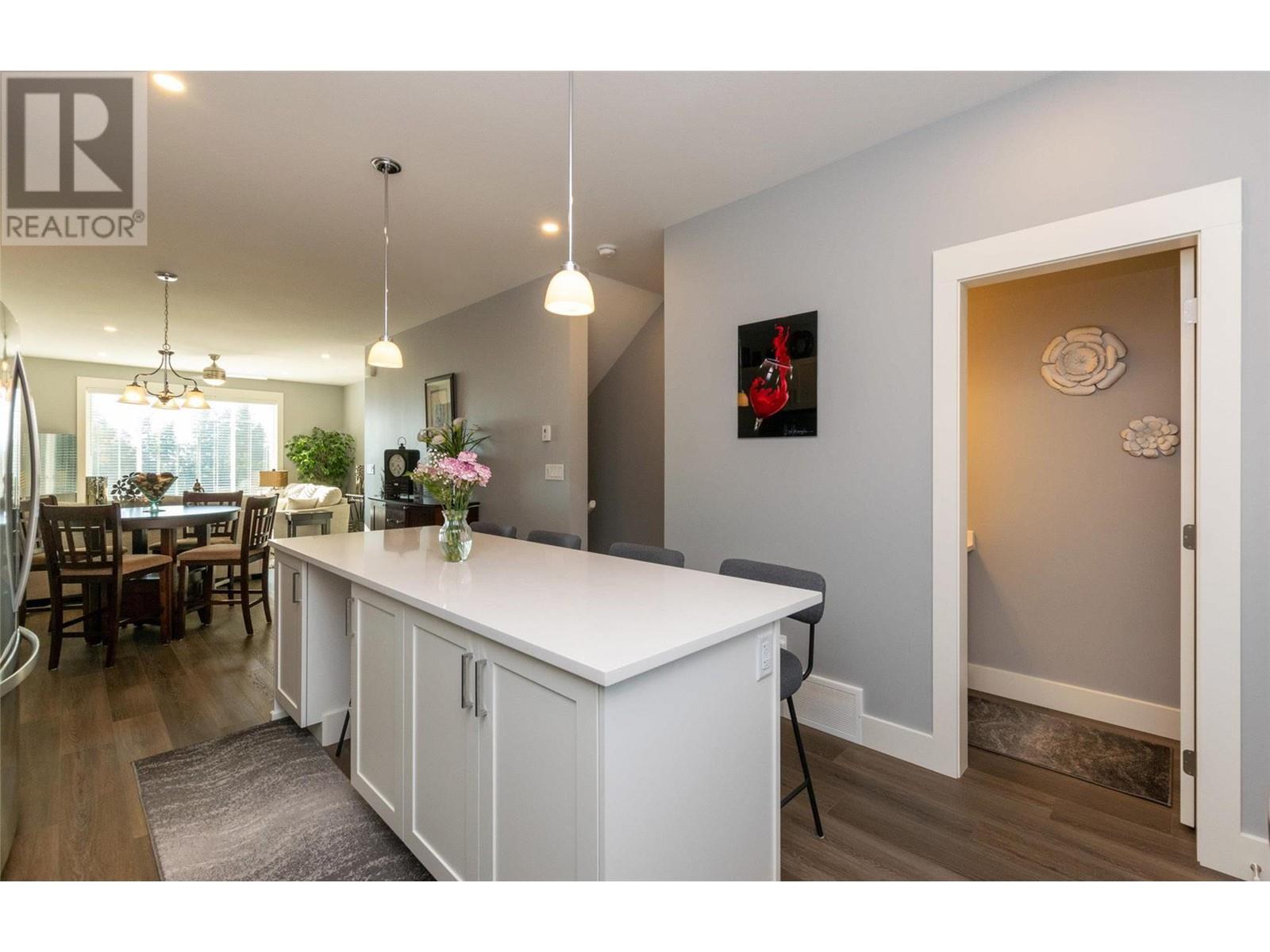 1910 11 Avenue NE Unit# 10, #10