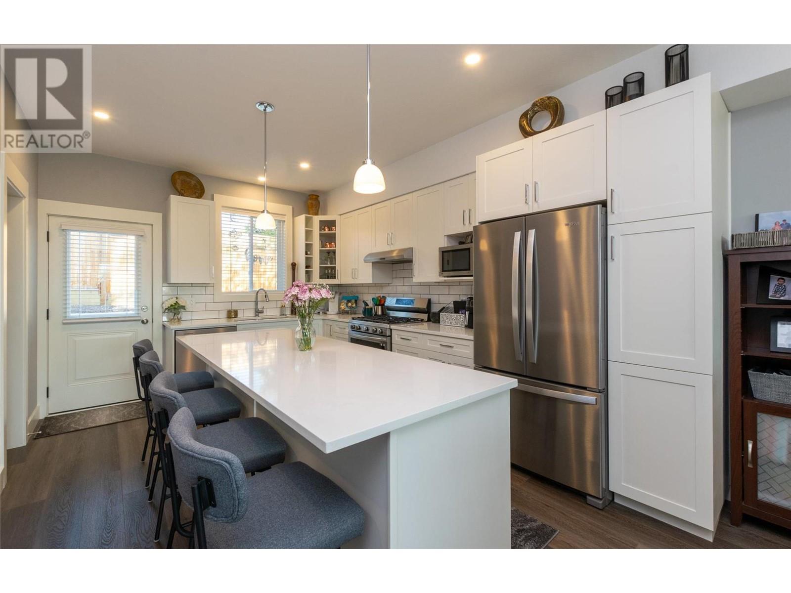 1910 11 Avenue NE Unit# 10, #10