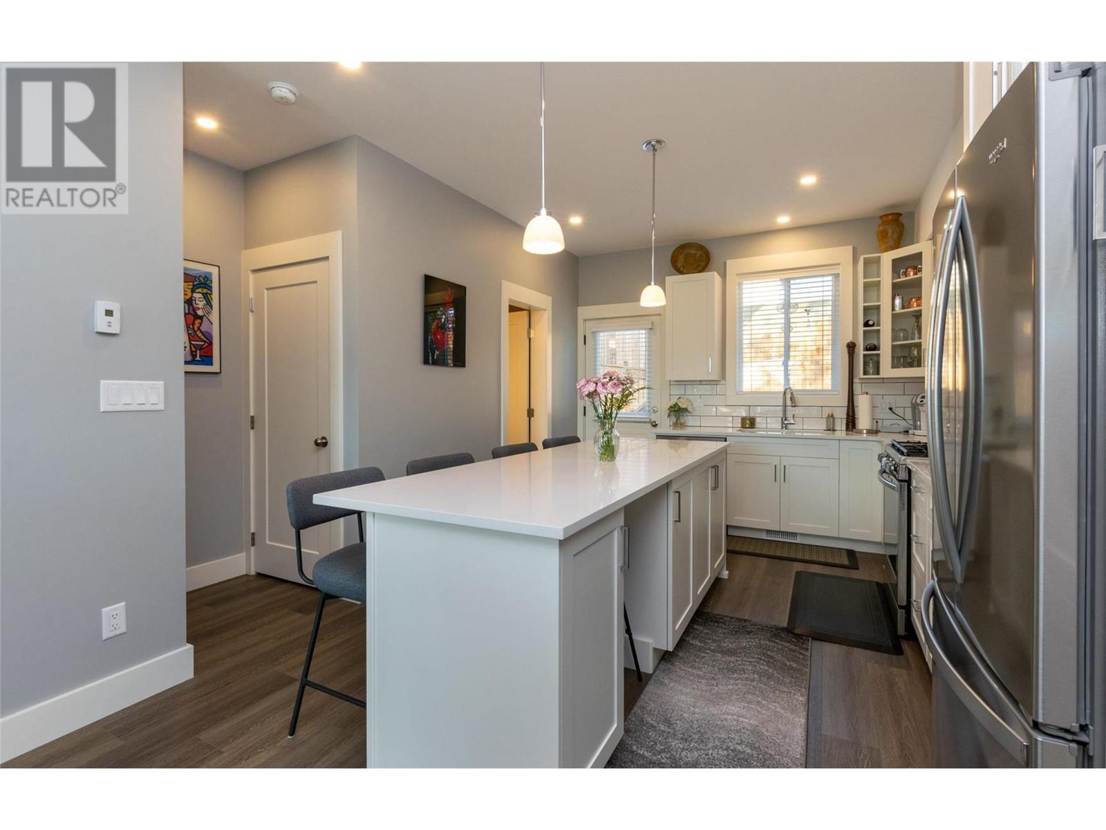 1910 11 Avenue NE Unit# 10, #10