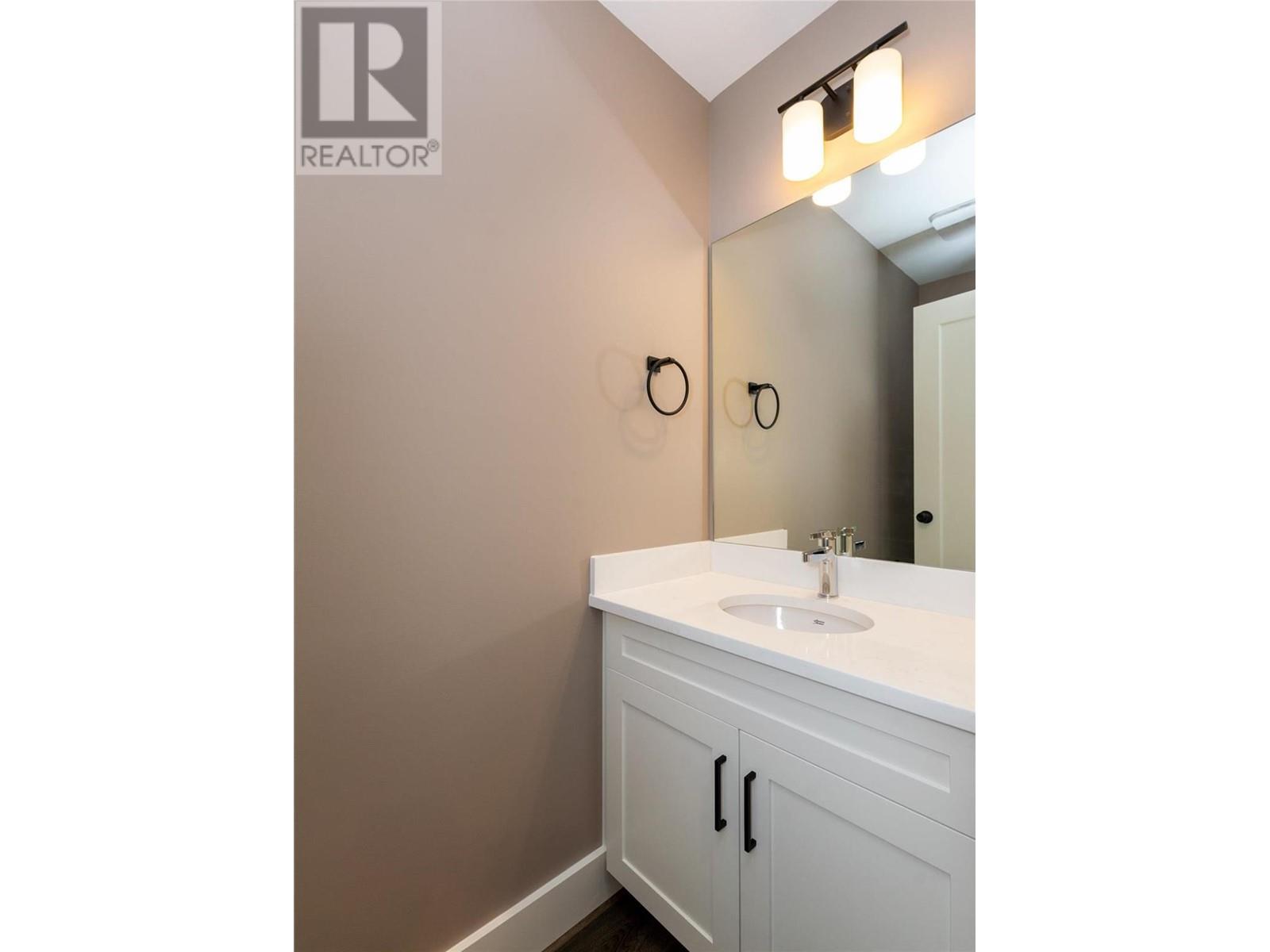 1910 11 Avenue NE Unit# 10, #10
