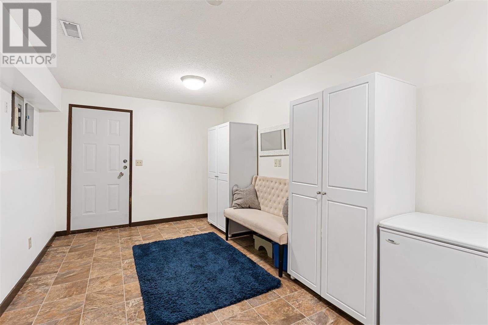 663 Paret Place