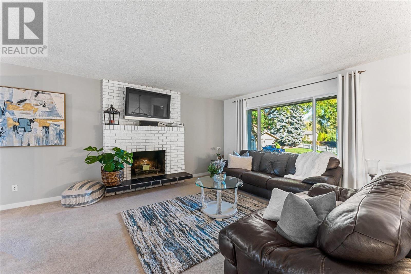 663 Paret Place