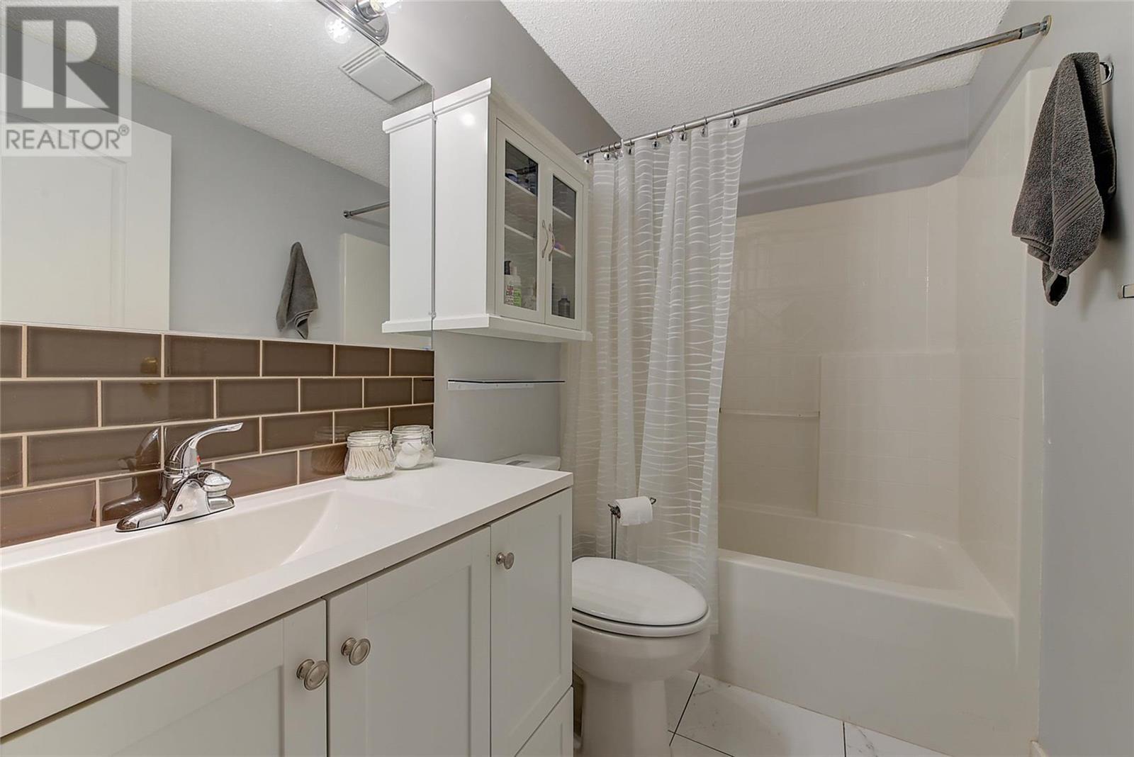 2005 Boucherie Road Unit# 140, #140