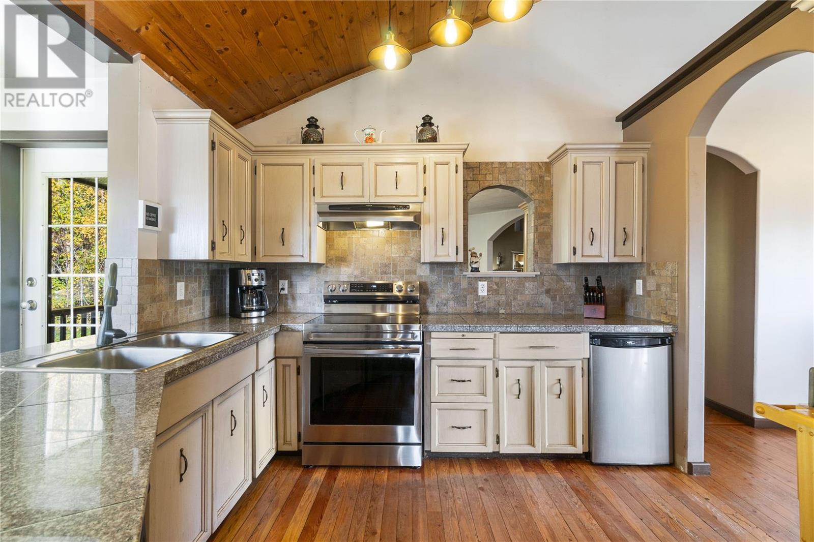 627 Grandview Bench Road SE