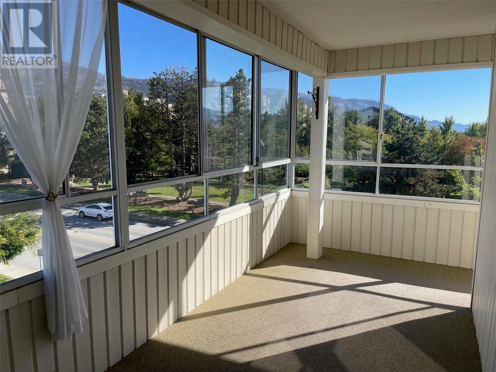 195 Warren Avenue W Unit# 401, #401