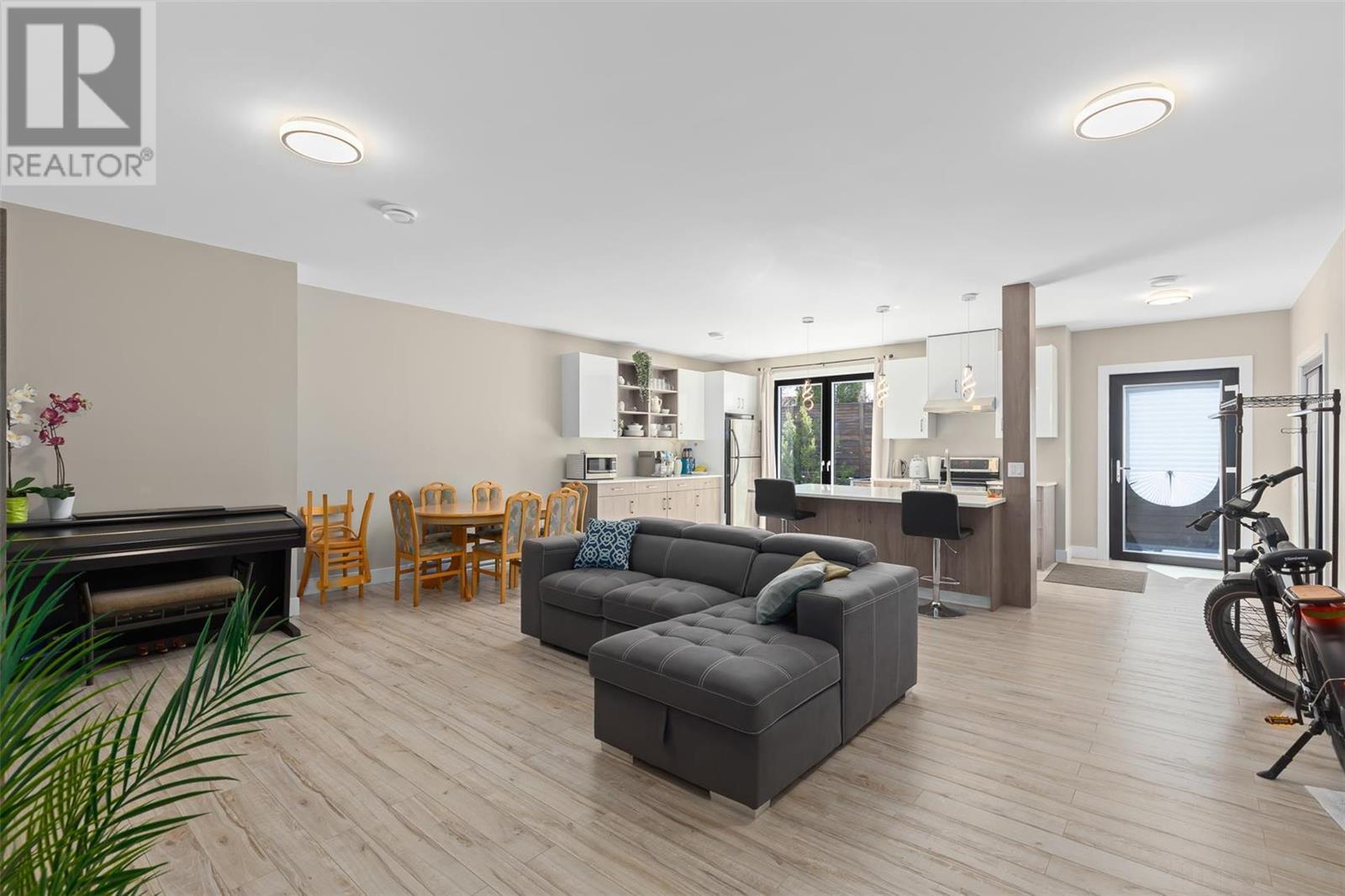 3199 Vineyard View Way