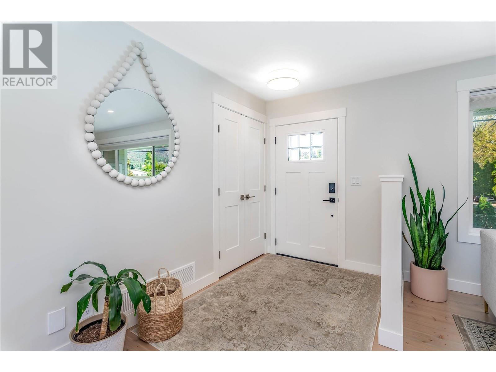 2621 Applewood Road