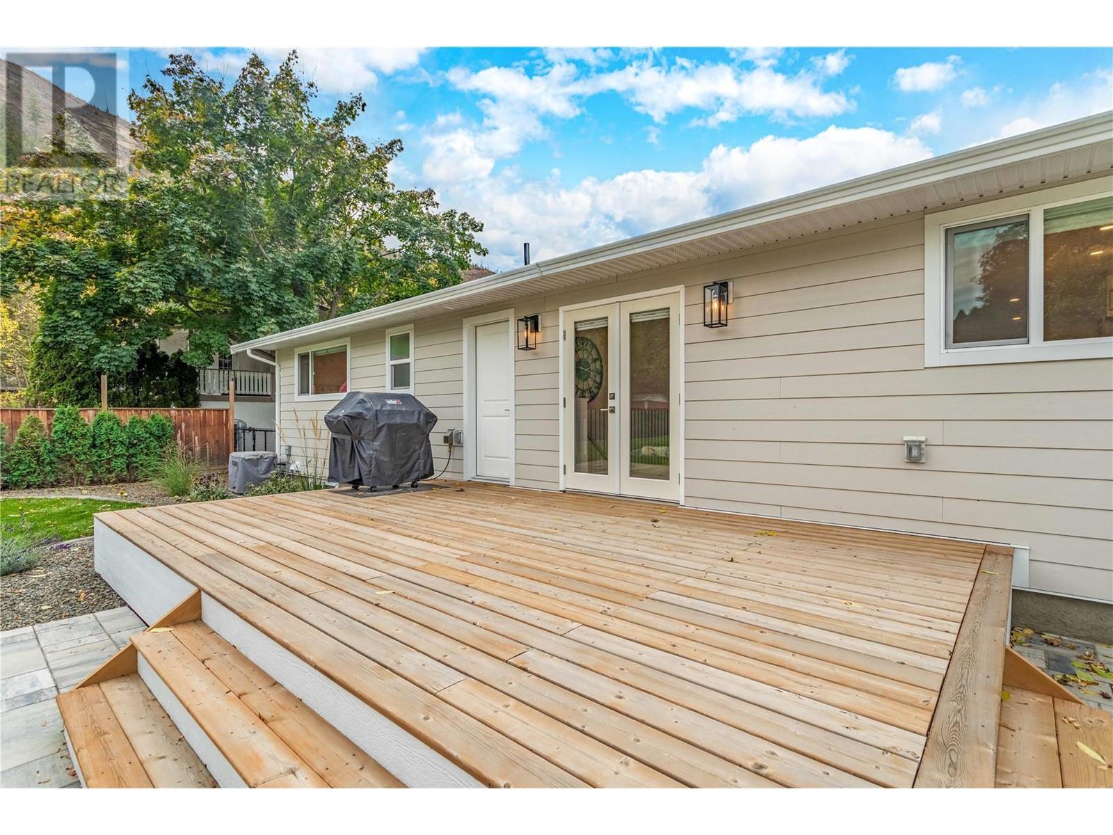 2621 Applewood Road