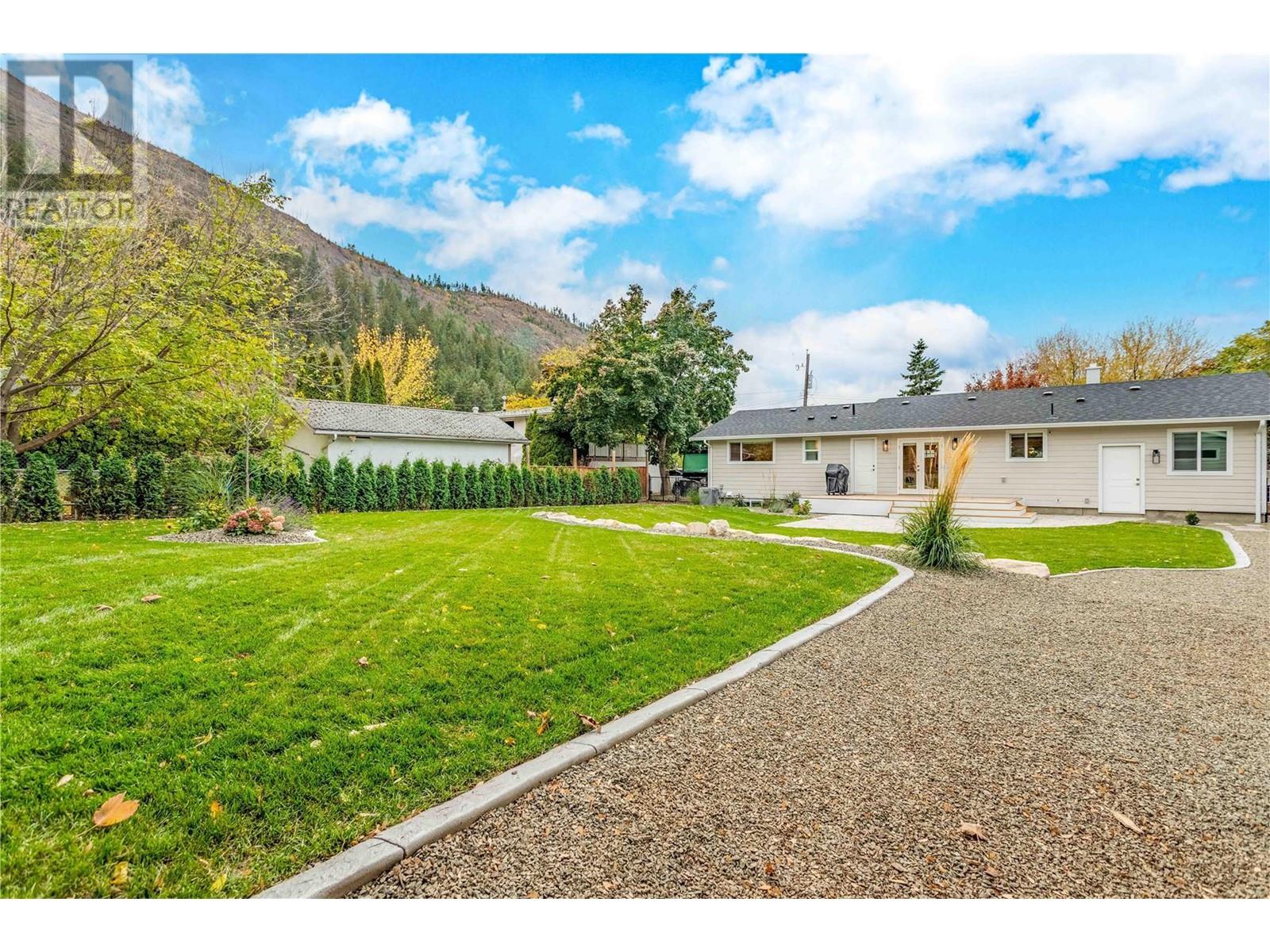 2621 Applewood Road