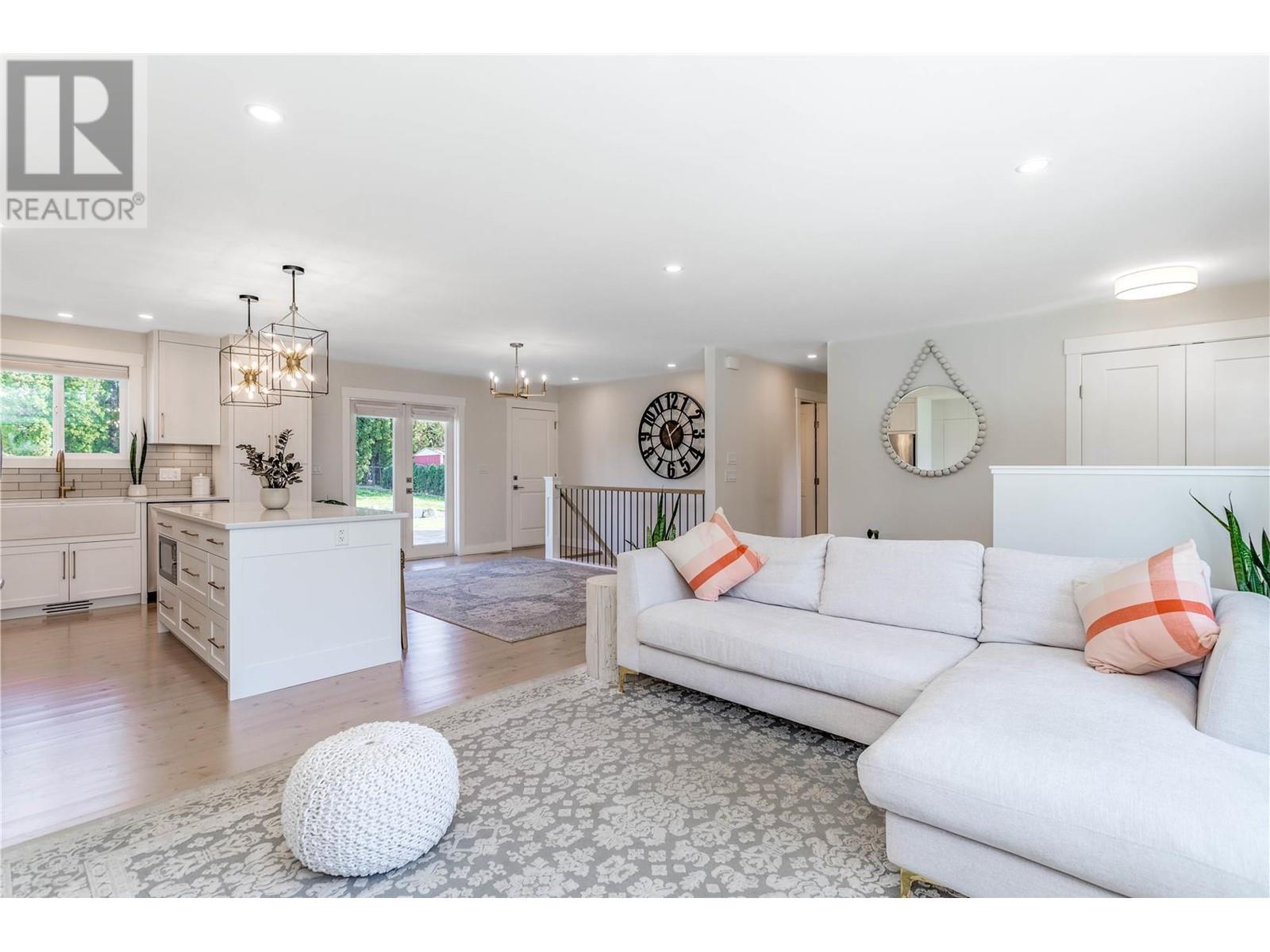 2621 Applewood Road